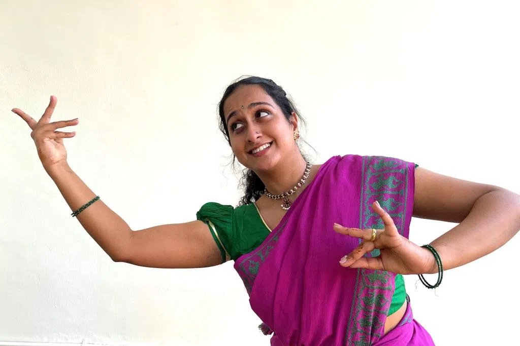 阿蒂拉通过掌握马拉雅拉姆语，能更深刻地理解搭配古典舞蹈，如莫希妮雅舞吟诵的诗歌所描绘出的意境。（受访者提供）