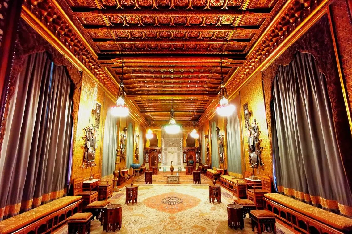 佩莱斯城堡融合德国、土耳其、意大利与西班牙摩尔式的精致艺术风格。（许月英摄）