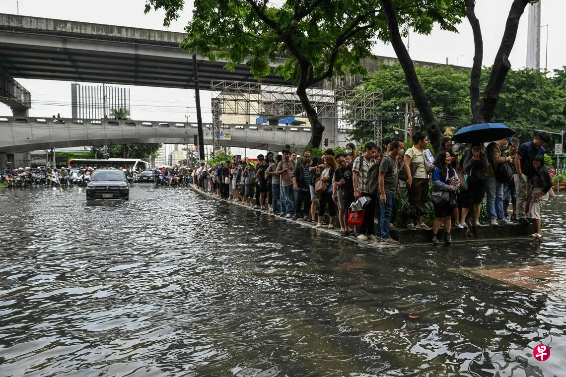 暴雨持续袭菲 500多万人受灾24死