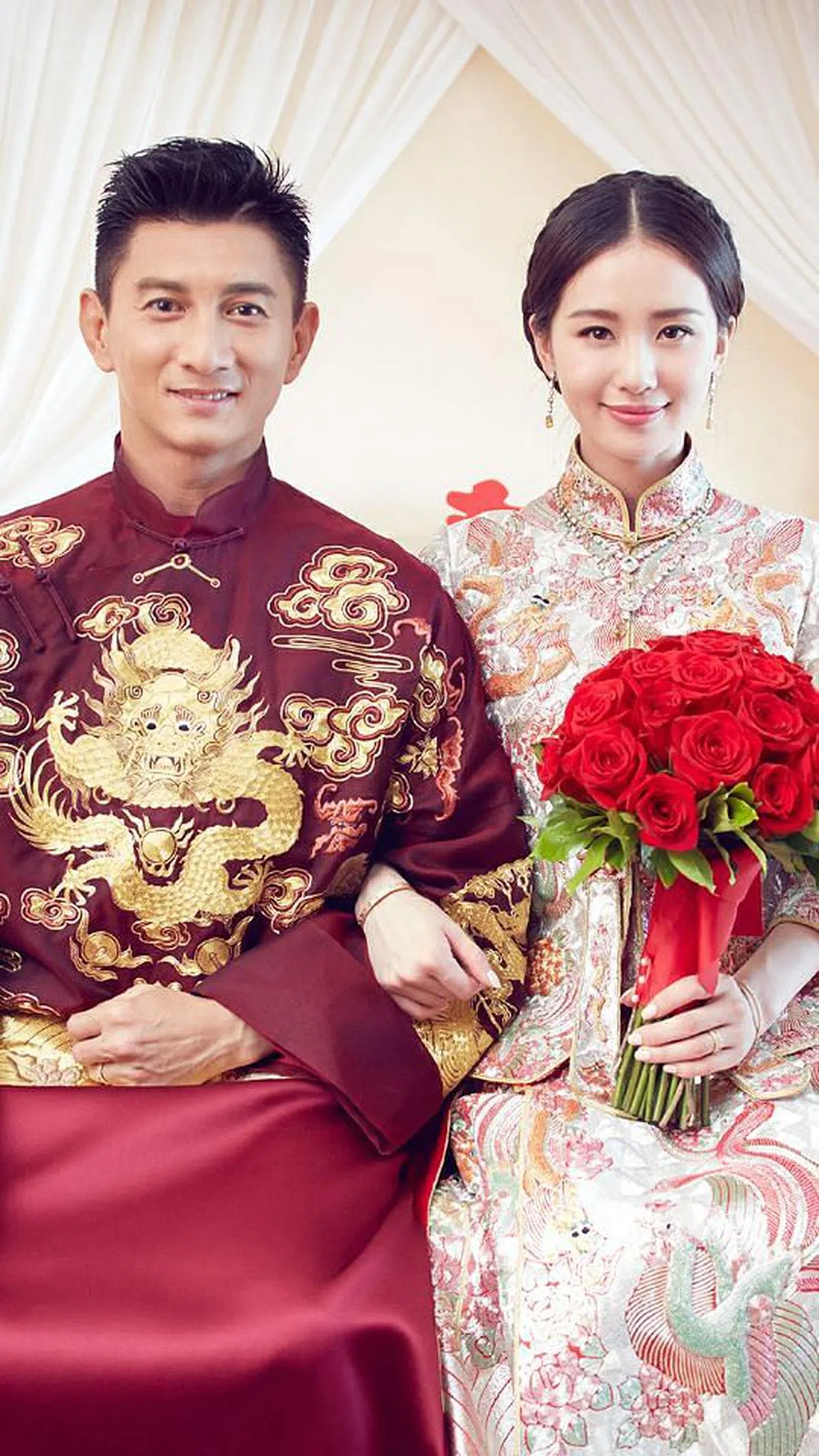 吴奇隆和刘诗诗结婚时穿的龙凤褂价格不菲。（互联网）