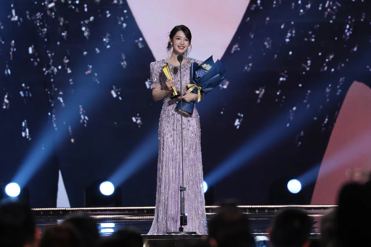 李沁在“2024阅文IP盛典”获颁“年度品质IP演员”。（龙国雄摄）