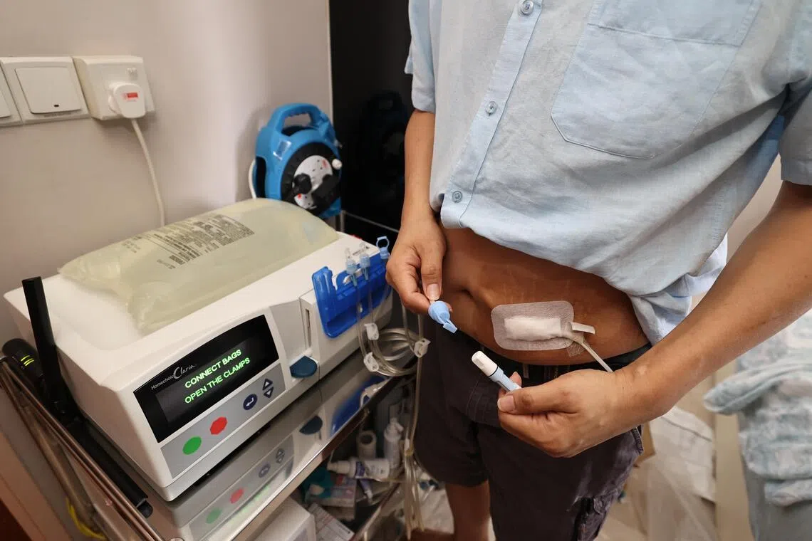 王伟光说，机器一人操作完全没问题，使用了两年也没出现任何故障，即使出问题也可拨打24小时援助热线求助。（周国威摄）