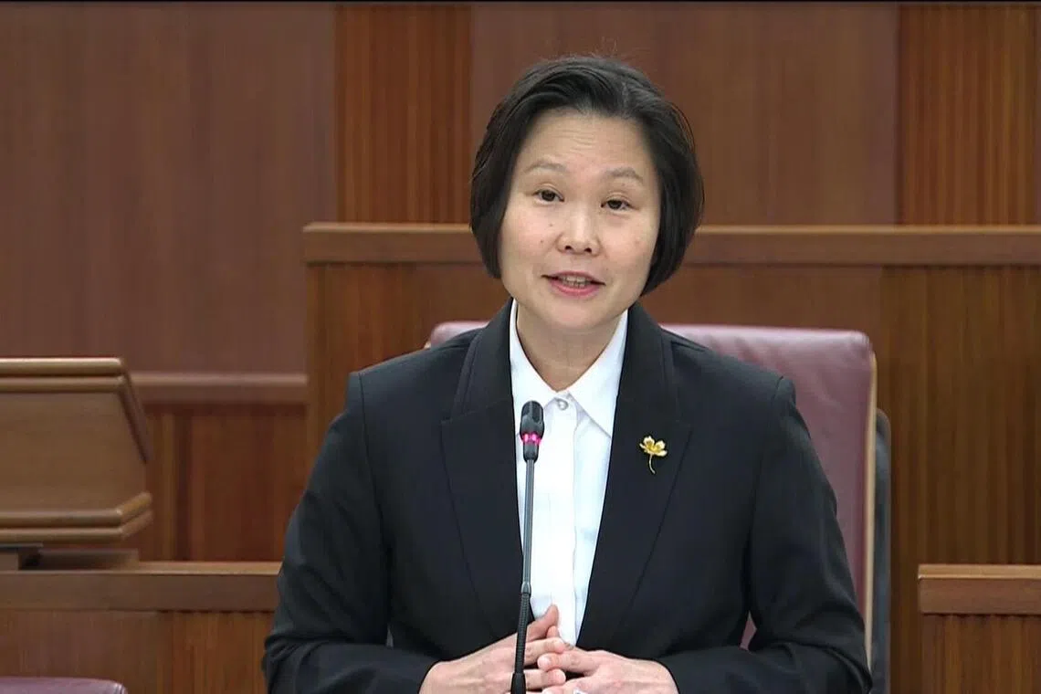 贸工部兼外交部政务部长颜晓芳说，在进出口交易中使用这些设备现已是标准程序，而作为关键证据的相关文件通常以数码形式存储。由于以数码方式存储的记录能很快被移动或修改，因此授予调查人员检查这些设备的权力，对确保调查有效和快速，至关重要。（gov.sg视频截图）