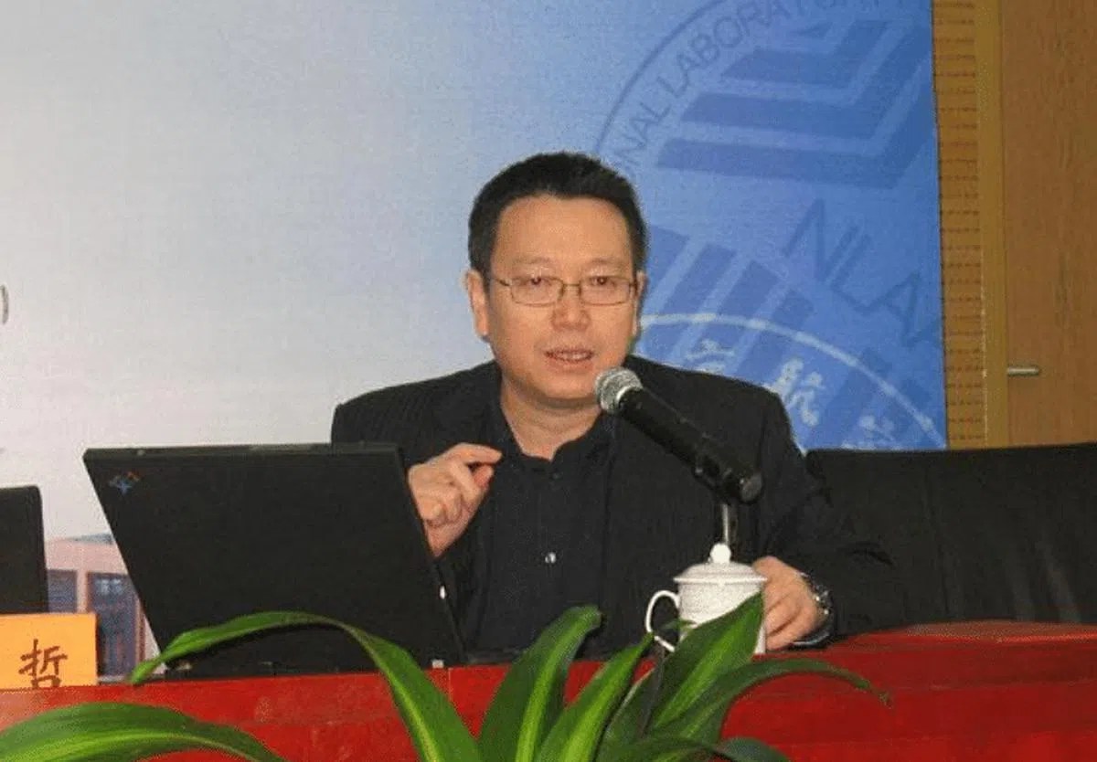 武哲现年66岁，曾帮助中国军方设计喷气式战斗机，专长于隐形材料的研发。（互联网）