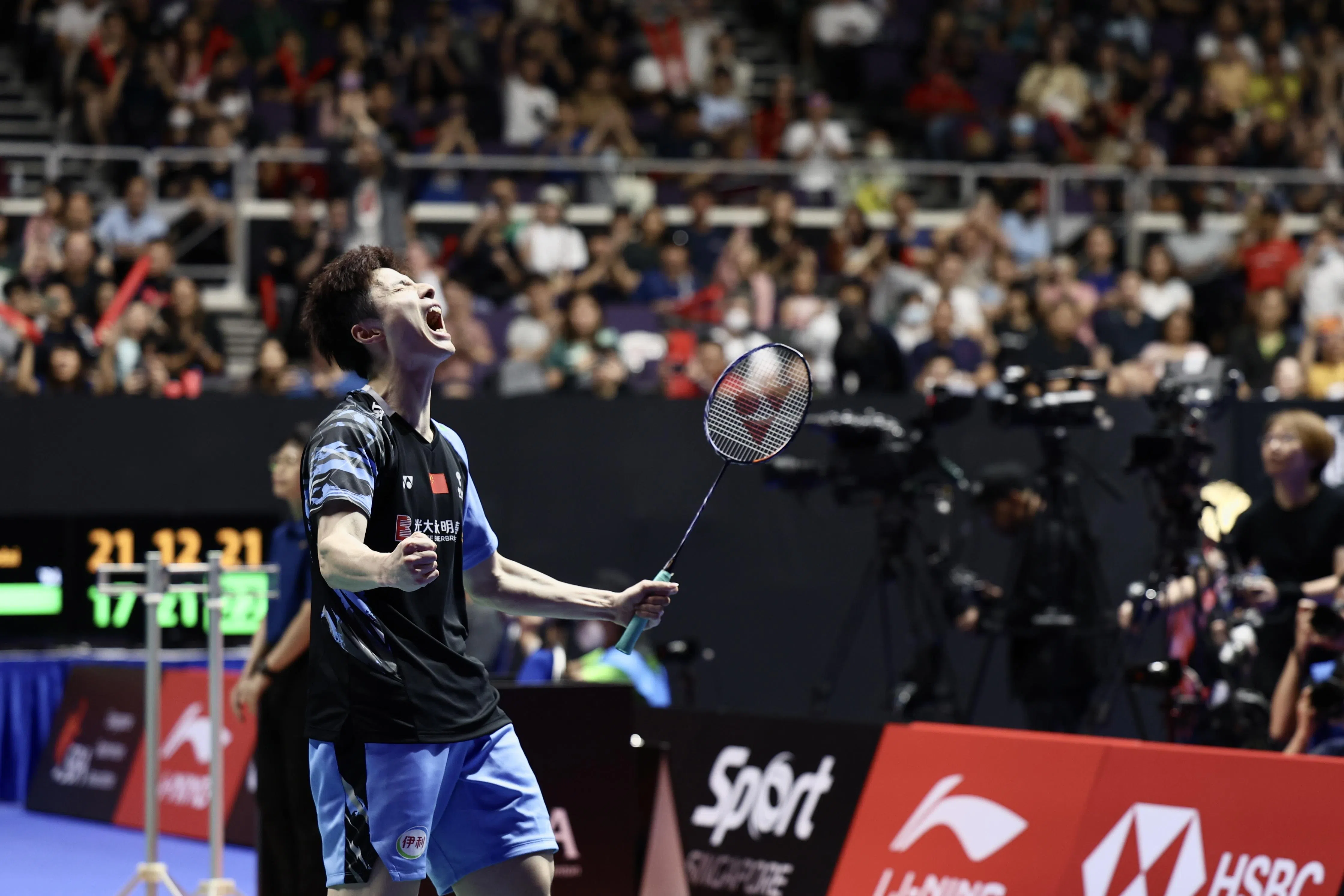 石宇奇在艰难战胜奈良冈功大后呐喊庆祝。（陈芷馨摄）