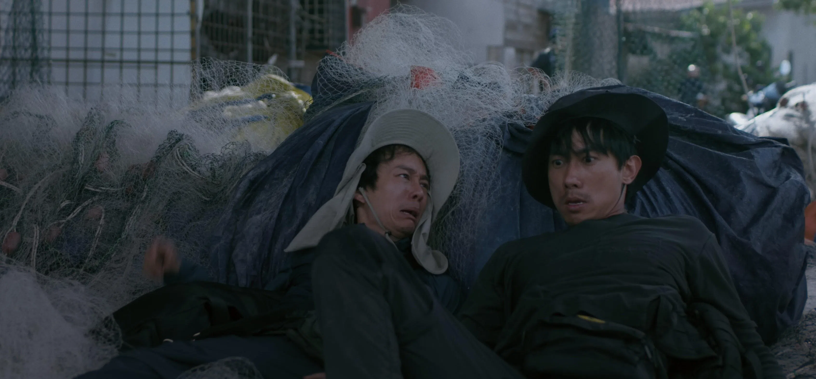 难兄难弟田铭耀（左）和陈泂江的跑路戏在前十集来回穿插。：（新传媒提供）