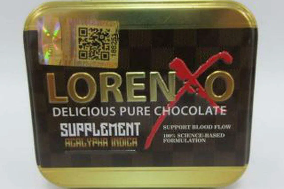 一名30多岁的男子网购“Lorenxo Delicious Pure Chocolate Supplement”，并在服用后出现剧烈头痛。（卫生科学局提供）