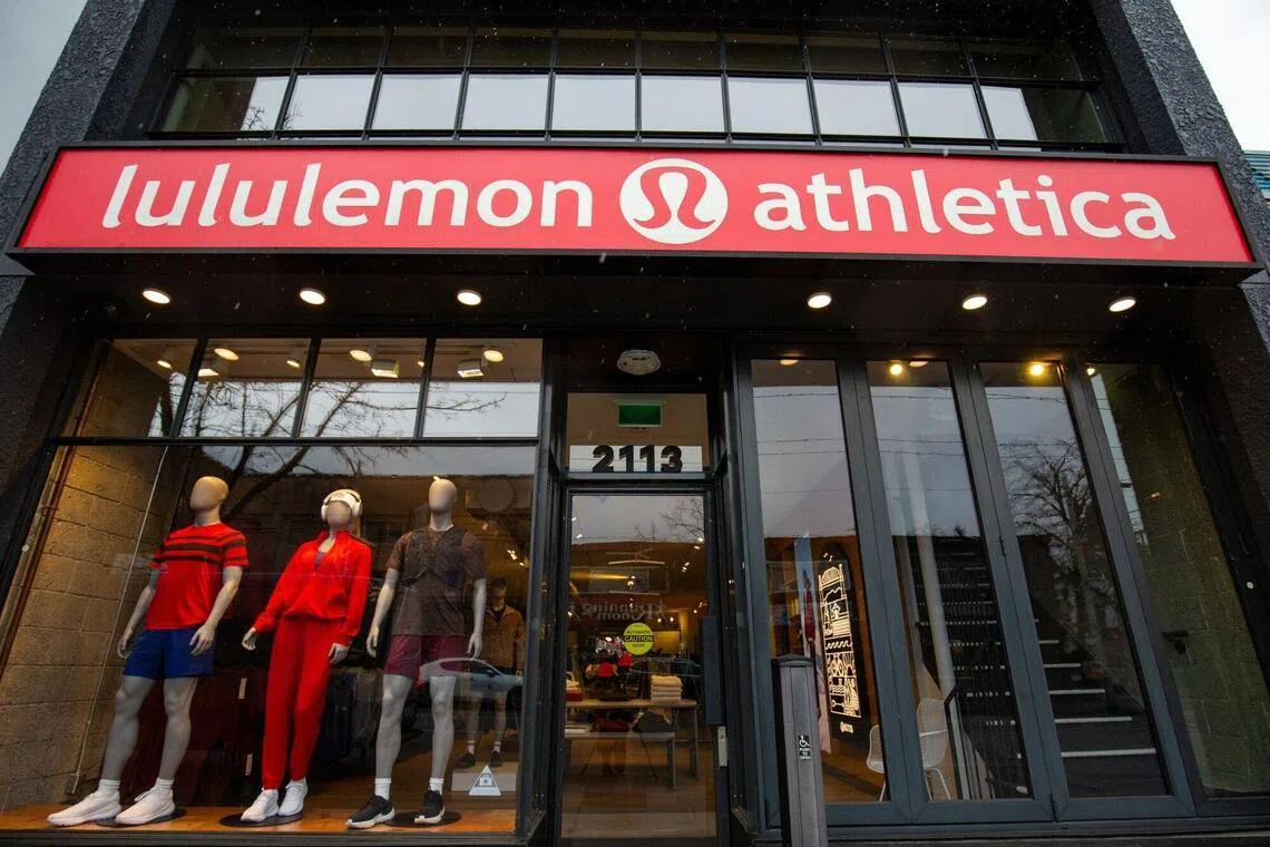 露露乐蒙高管们预计，中国市场在2026年将实现约20%的增长，其余国际市场则有望实现中等双位数增长。（彭博社）