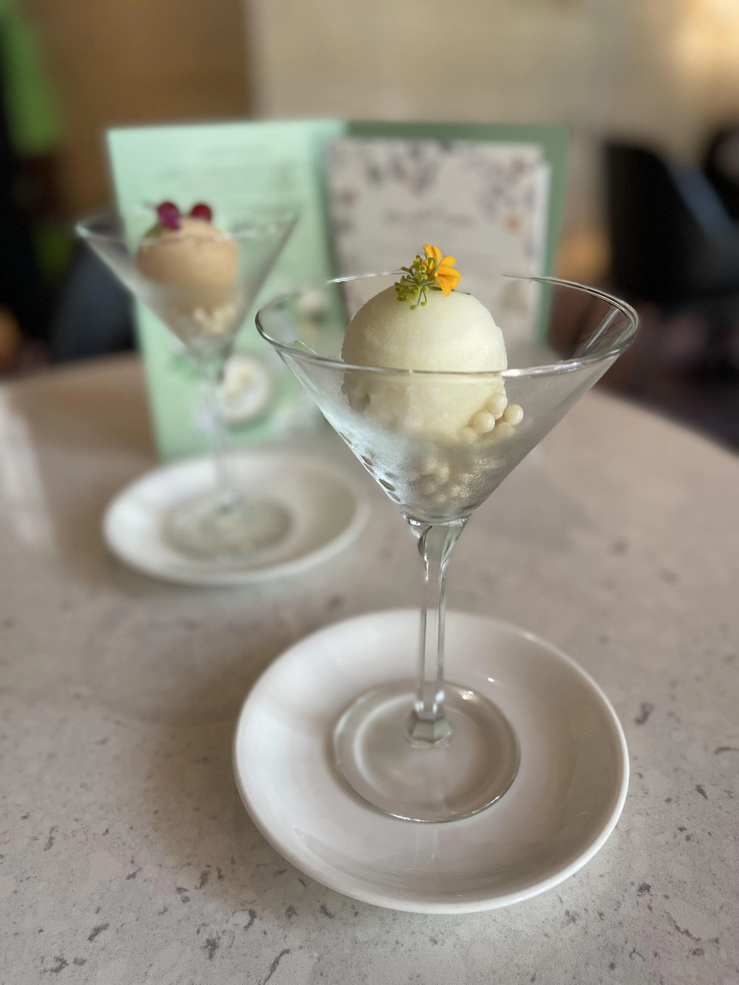 下午茶套餐可选桂花冰糕或乌龙茶雪糕。（黄靖晶摄）