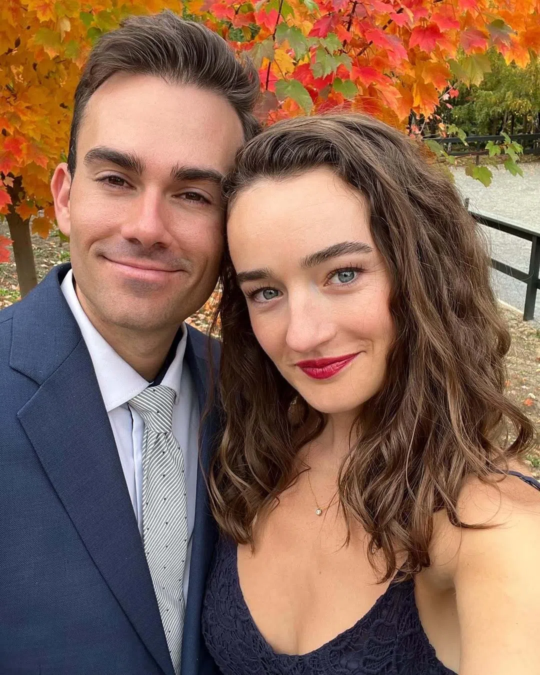 Kelley Mack（右）于2023年11月才与男友结婚，新婚生活未足两年，小两口便已天人永隔。（互联网）