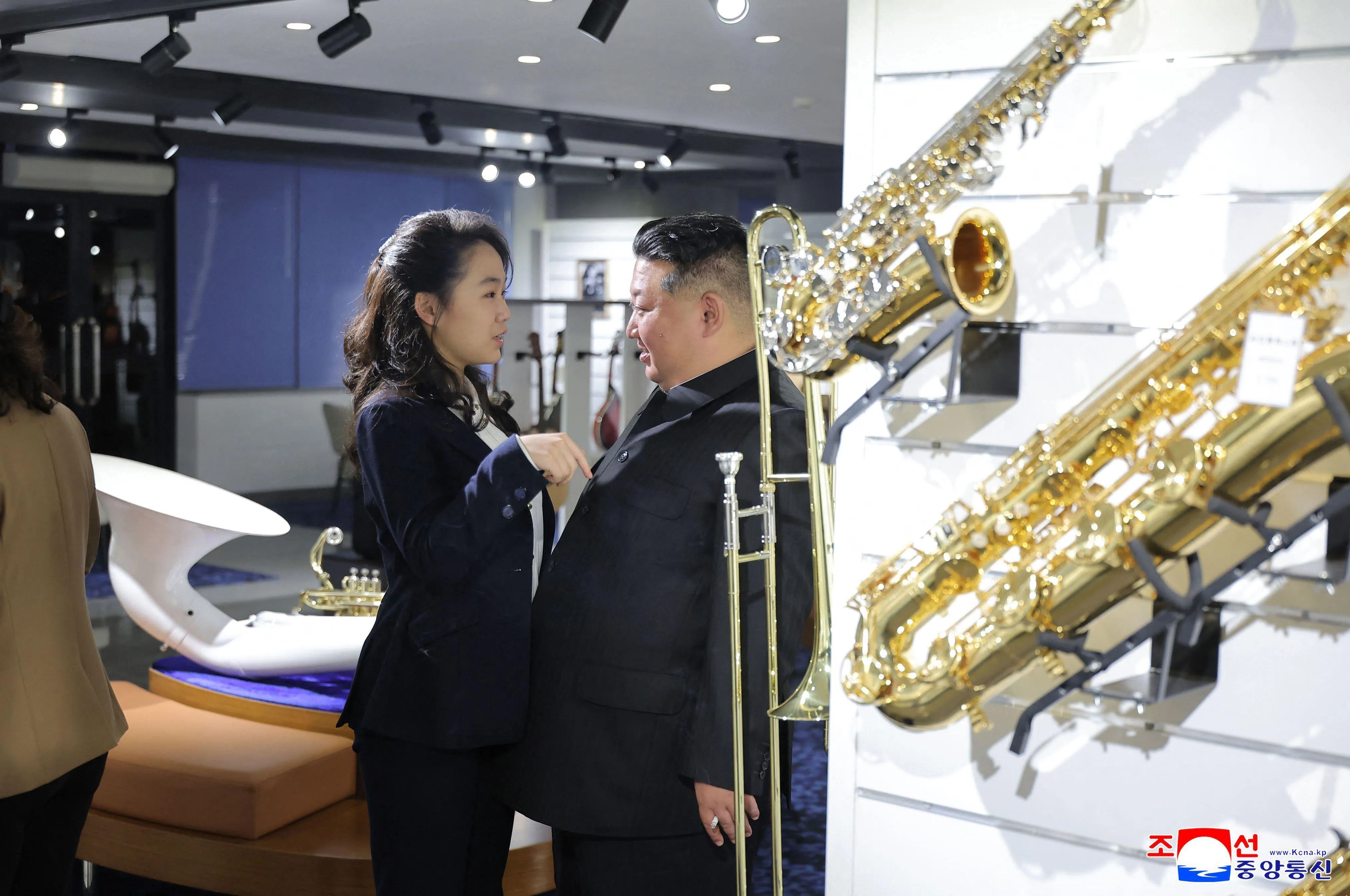 ������4��3�շ�������Ƭ��ʾ����������Ů�����鰮�������ܡ��������磩