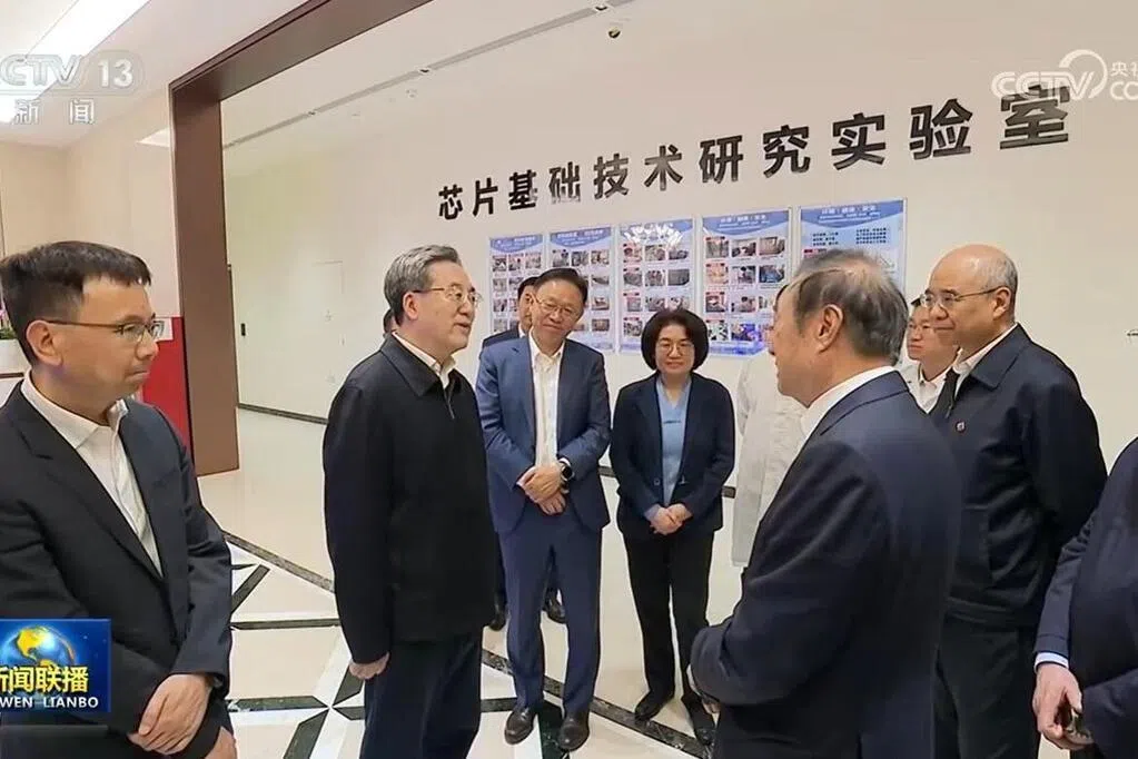 丁薛祥调研华为晶片基础技术实验室 与任正非交谈