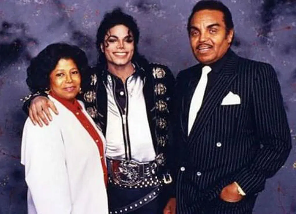 Michael Jackson的母亲（左）被指受丈夫（右）影响而对遗产分配提出质疑。（互联网）