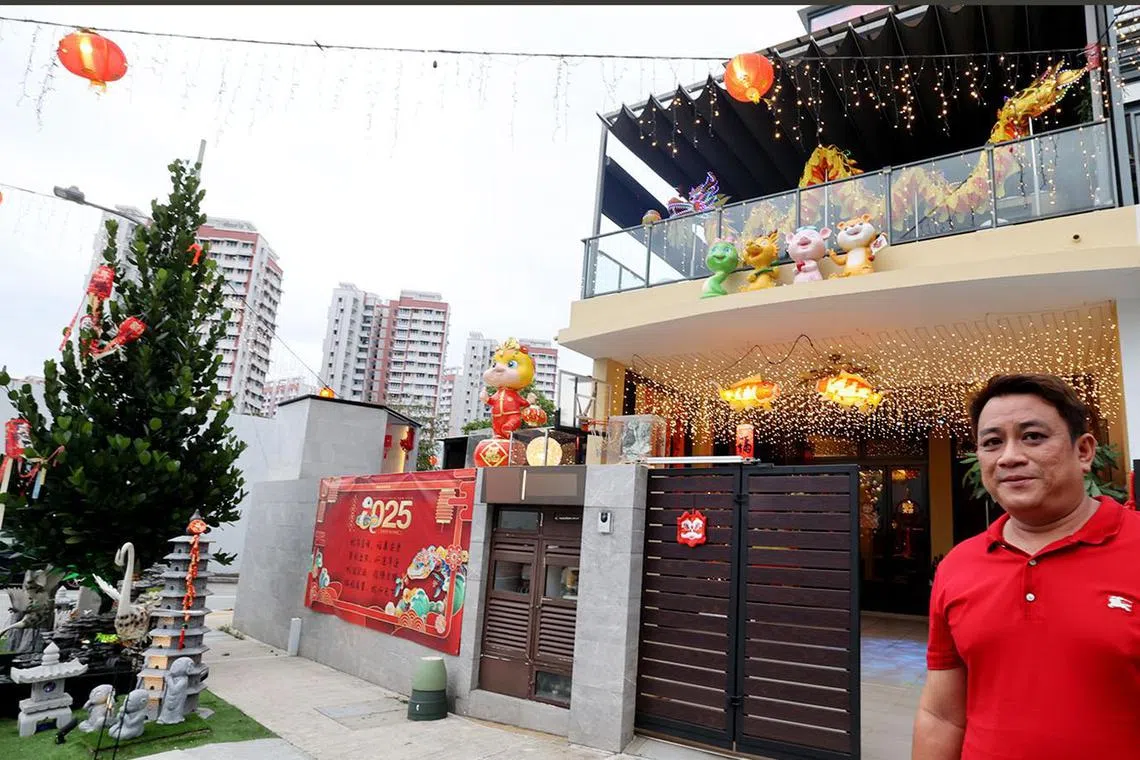 黄家裕的住家也很有节日氛围。（庄耿闻摄）