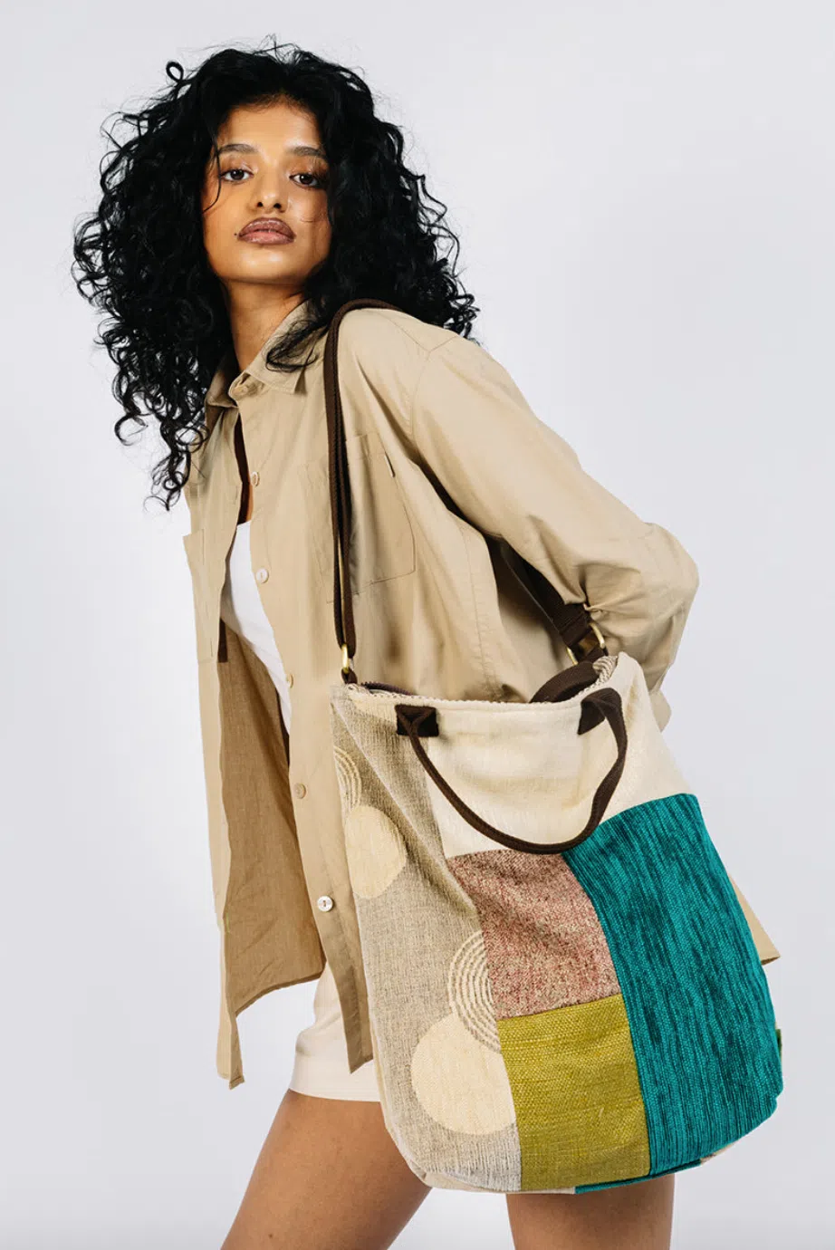 用碎布、旧衣物制成的新布包。（Re-store提供）