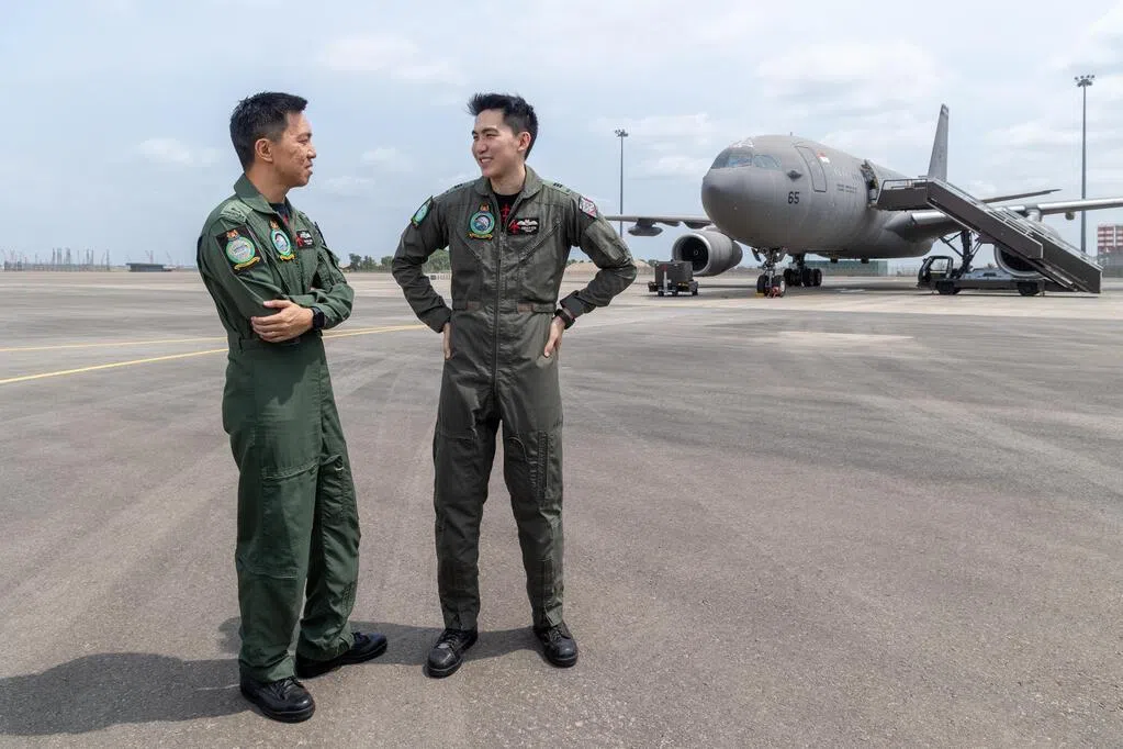 我国空军安排的撤侨航班从沙特阿拉伯首都利雅得起飞时，机上218名国人顿时松了口气，但他们不知道的是，危险还未结束。飞机在飞越中东冲突区域上空时，有一枚不明飞行物掠空而过。