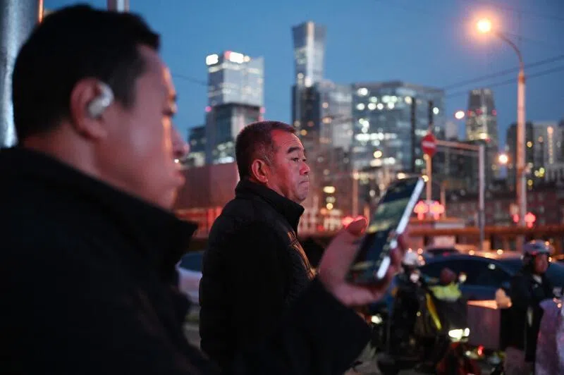 房山传发生推土机撞人事件后 北京多区市集停摆