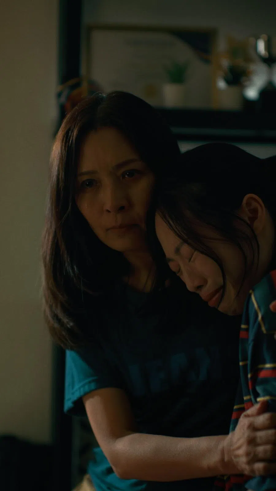 汤妙玲（左）和吕佳颖在《我的女同学的秘密》中饰演一对母女。（受访者提供）