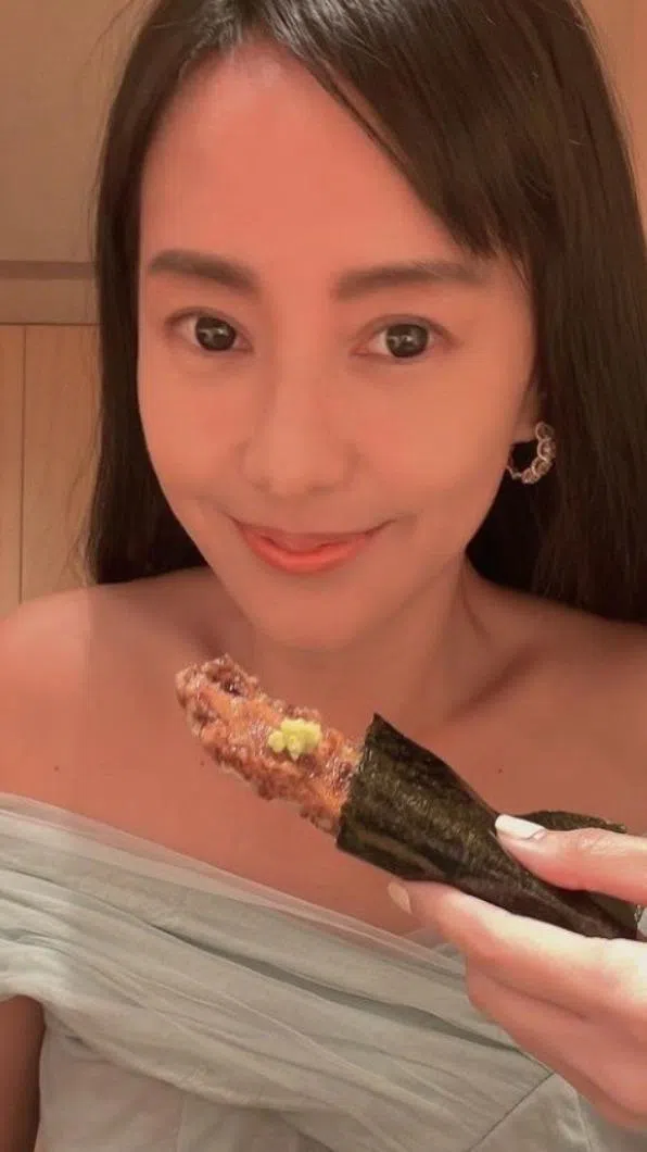 关颖近来改走淡妆路线，公开亮相也都只是略施脂粉。（互联网）