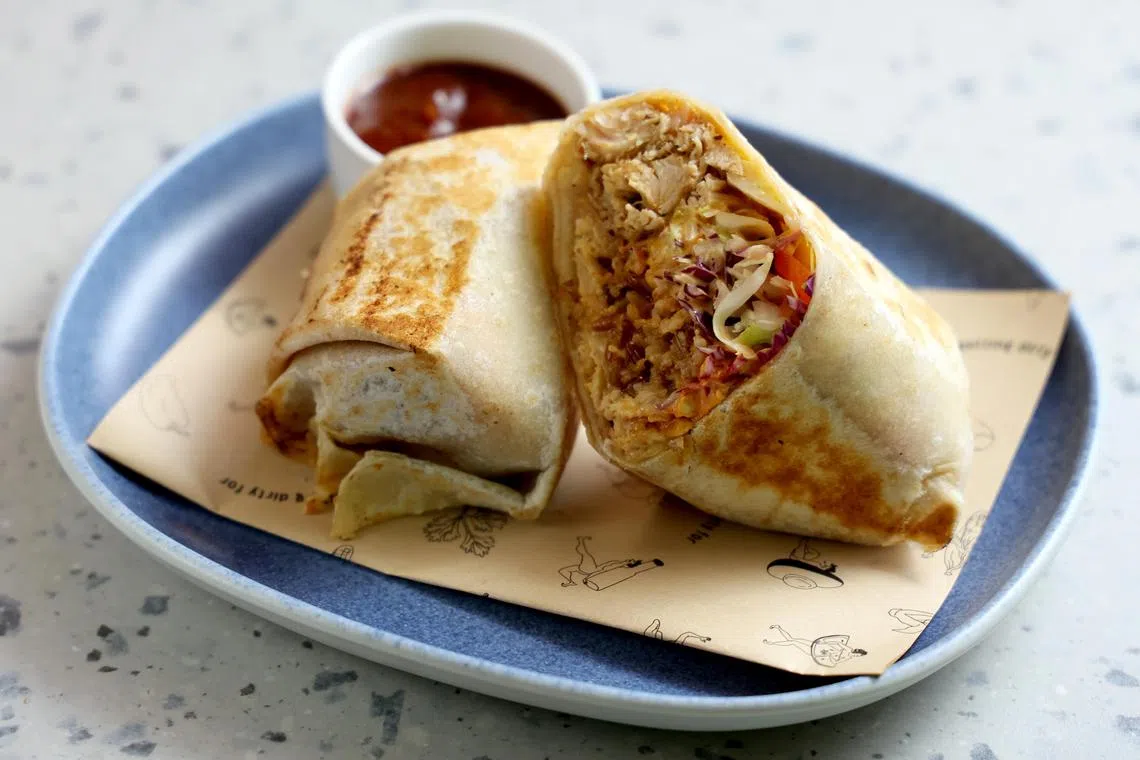 Chico Loco的鸡肉墨西哥卷饼，馅料饱满。（龙国雄摄）