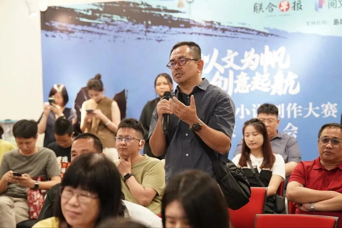 全球华文小说创作大赛到东南亚三城推介造势，与文学爱好者互动，反响热烈。（档案照）