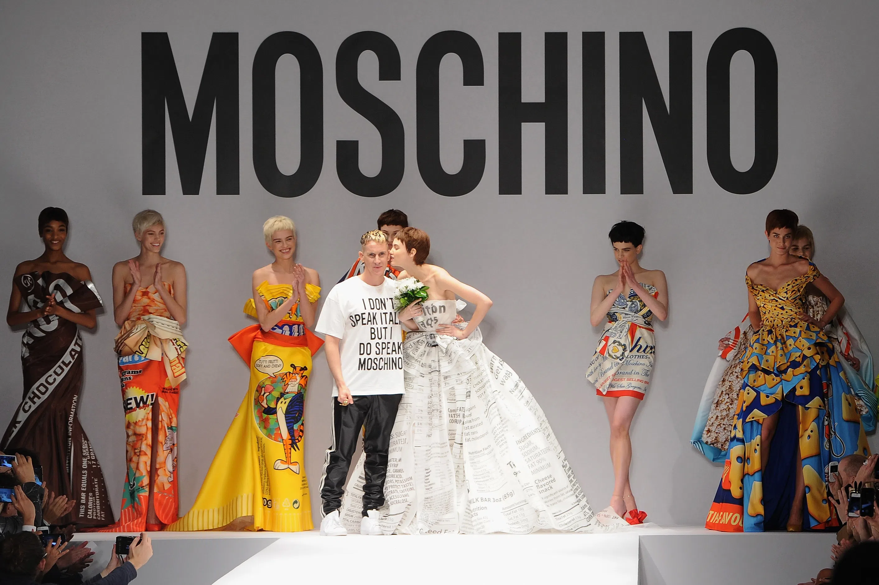 Jeremy Scott 2023年3月无预警挥别Moschino。（互联网）