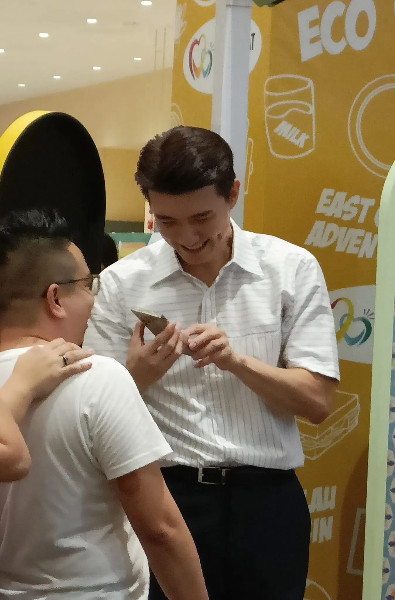张哲通和戏迷互动，从见面会现场的尖叫声来看，他饰演的正派角色“祖业””相当受欢迎。（蔡欣盈摄）
