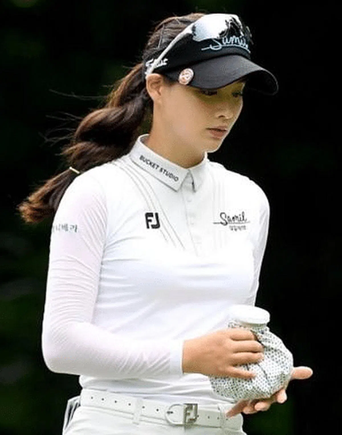 网络上疯传“高尔夫球女选手”的照片。（互联网）