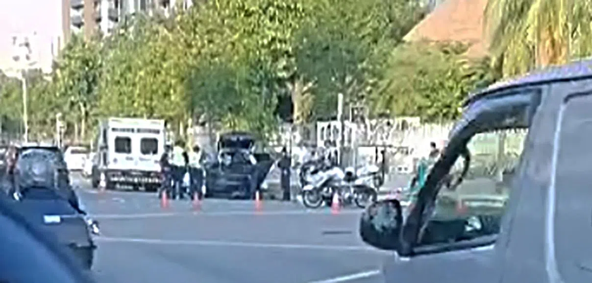 现场有多辆警车以及警犬。（读者提供）