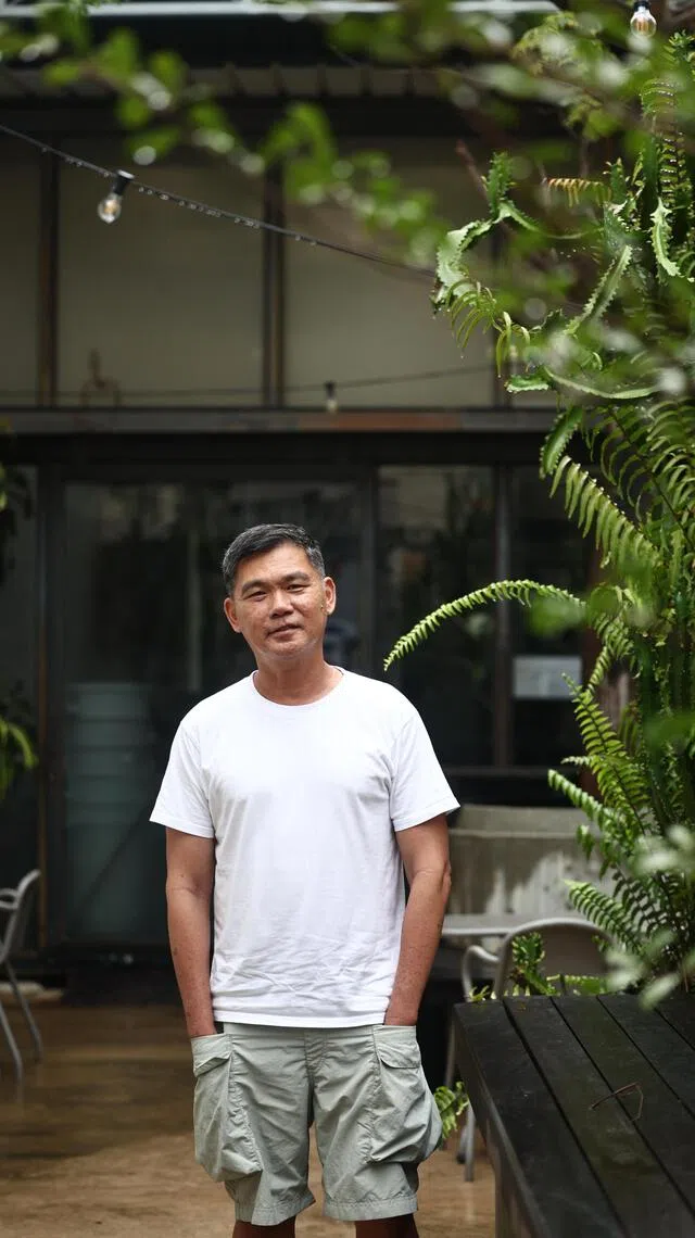 叶孝忠以大自然为文本，在AI时代保持提问能力与好奇心，田野调查时刨根问底。（陈渊庄摄）