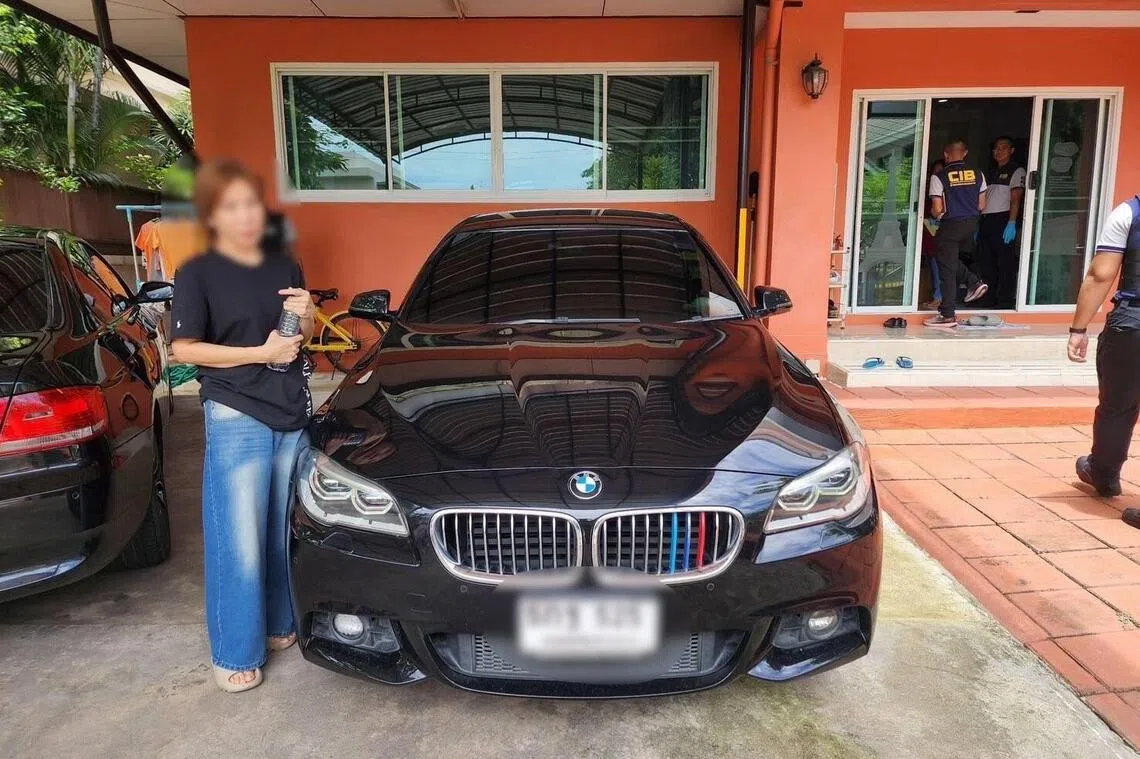 泰国警方到公寓展开突击行动，27岁女子被捕。（取自Khasod网站）