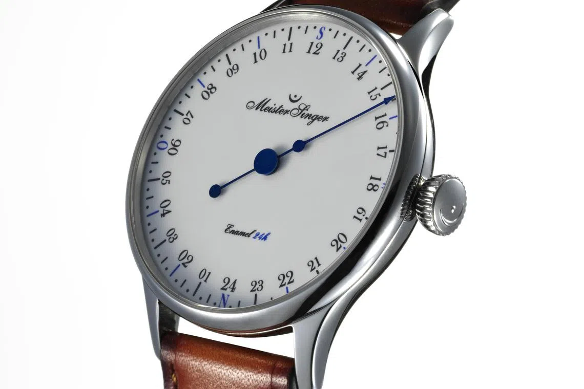 24H Enamel Edition的指针每日仅完成一次旋转，佩戴者可一览全天时间脉络。（MeisterSinger提供）