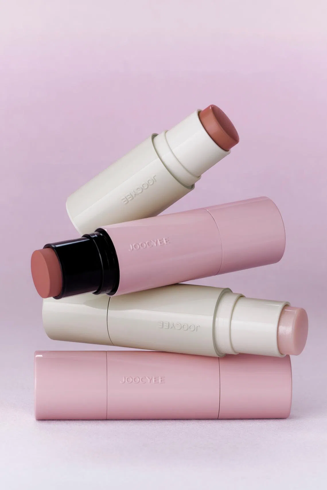 Joocyee Glazed Multi-purpose Stick两用唇颊棒（Joocyee提供）
