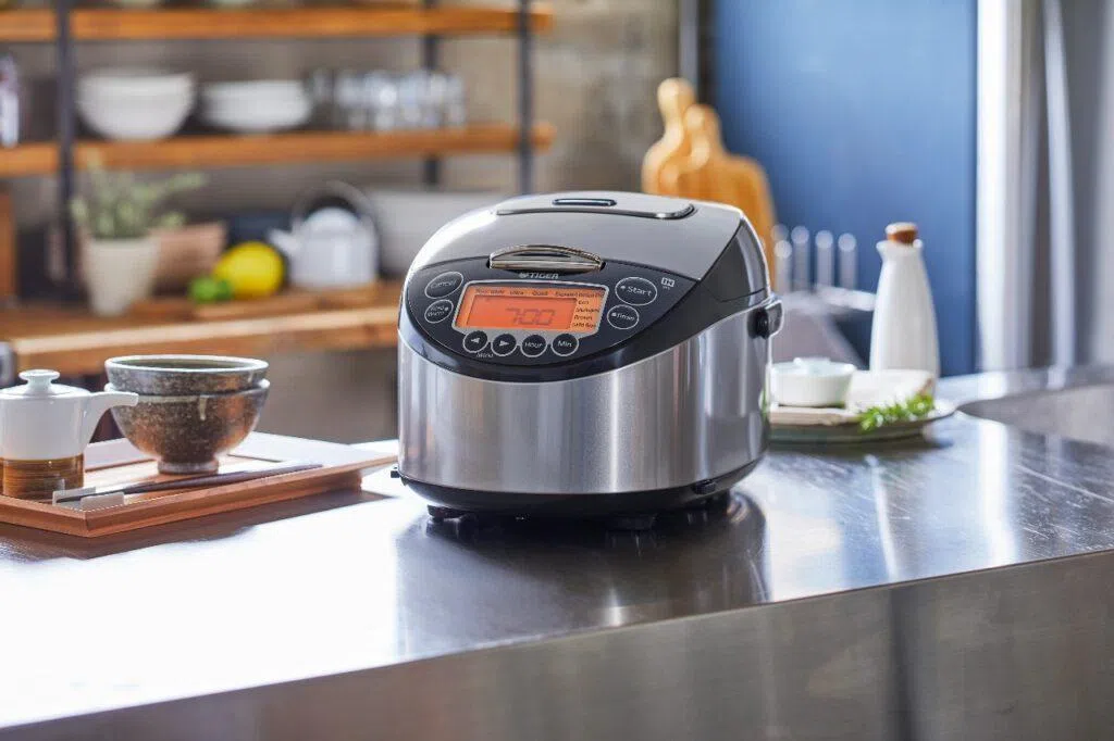 Tiger电磁加热电饭锅，锅底可达130摄氏度高温，能充分激发米饭的天然甜味，口感更松软。（商家提供）