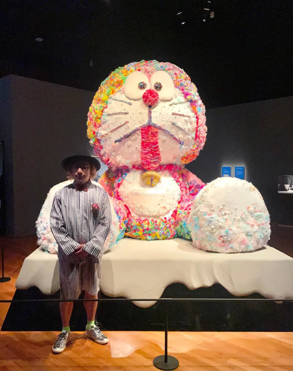 2.6米巨型哆啦A梦由超过1万件饰品打造（图/Sebastian Masuda, ‘Final Weapon’ (2017), THE DORAEMON EXHIBITION SINGAPORE 2022©Fujiko-Pro / Photo credit: zaobao.sg）。