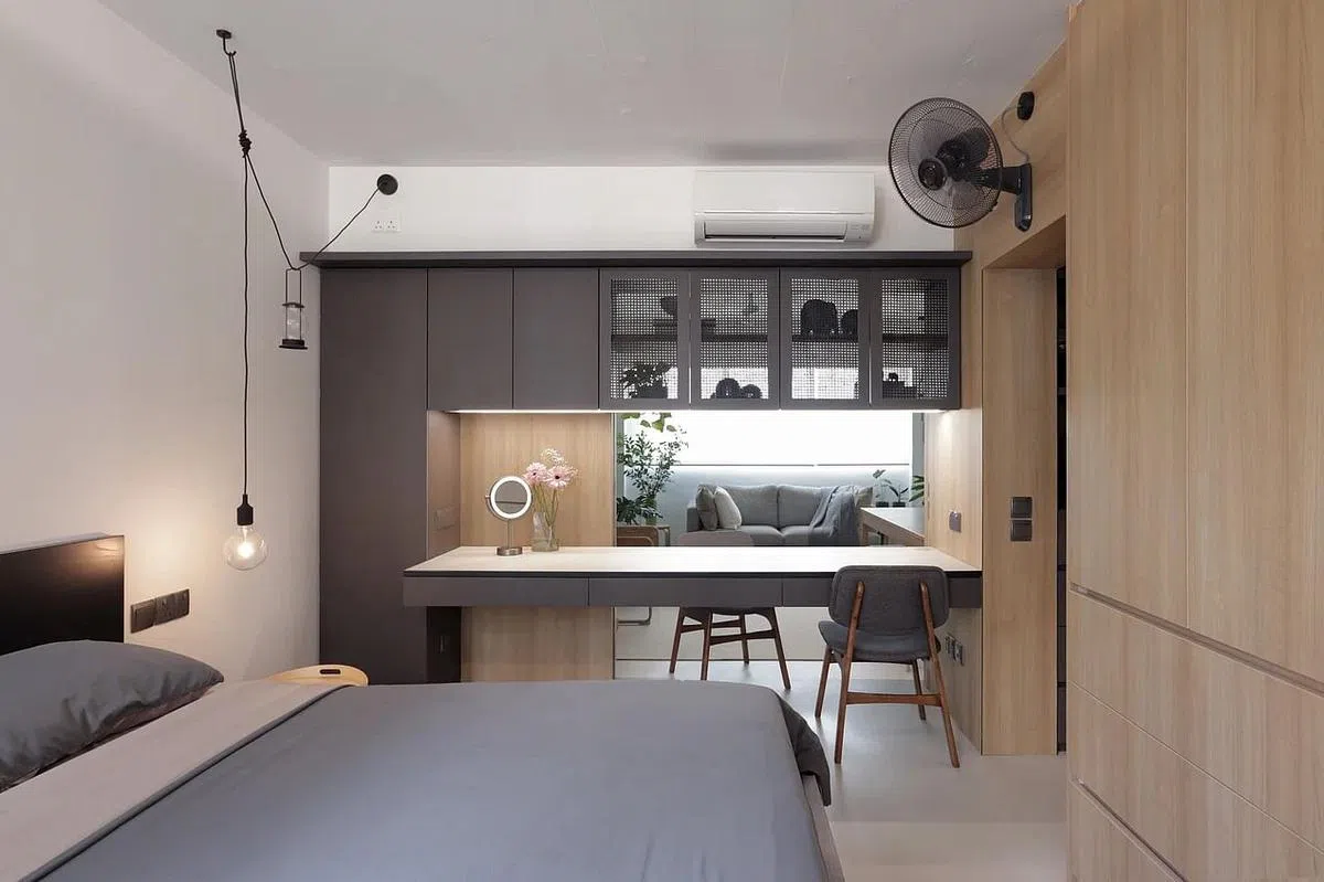 介于客厅与主卧室之间的大窗口设计，不但有透视感，也有扩大空间的功能。（Anomaly提供图片）