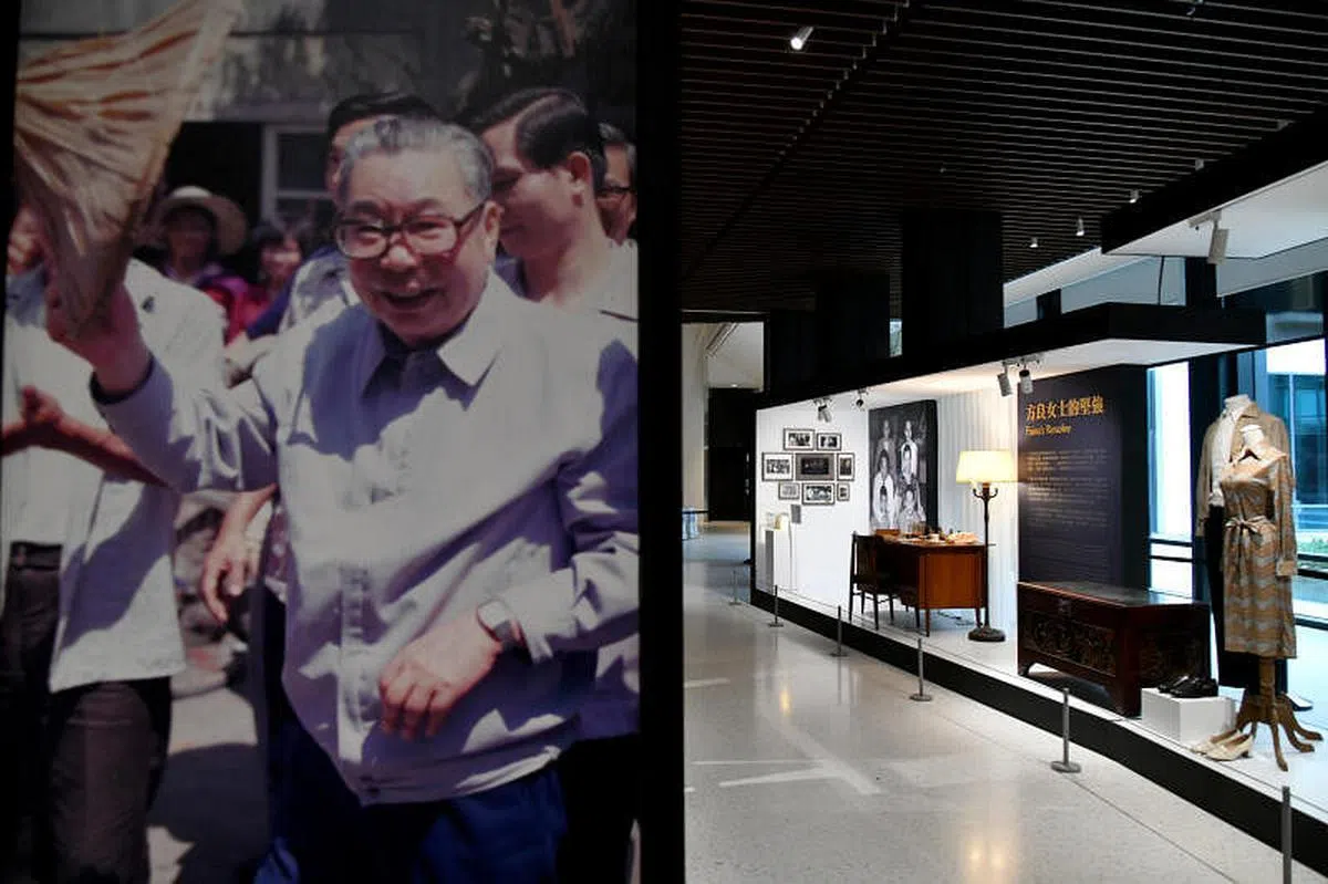  台北市新地标“经国七海文化园区”历经七年兴建及整备，于本月22日开幕、23日开放。园区内有蒋经国及家人在台湾住最久的住所“七海寓所”，完整呈现当年其生活样貌。园内“蒋经国图书馆”，收藏了蒋经国的事迹及文物。 （中通社）