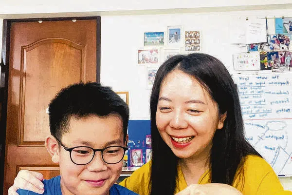 李楠对孩子的“新语言”充满好奇。