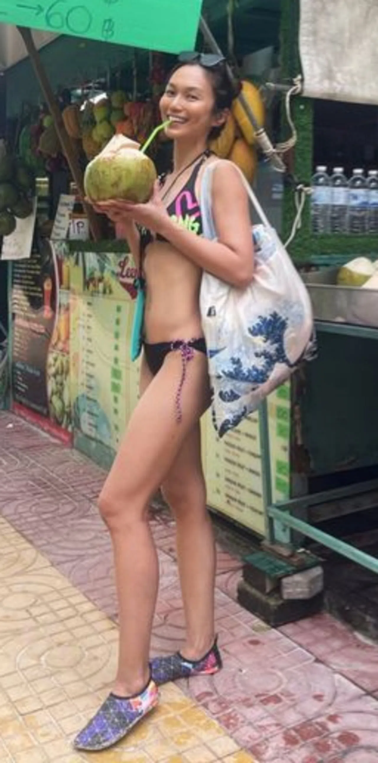 白薇秀的肤色，穿起比基尼感觉阳光健康。