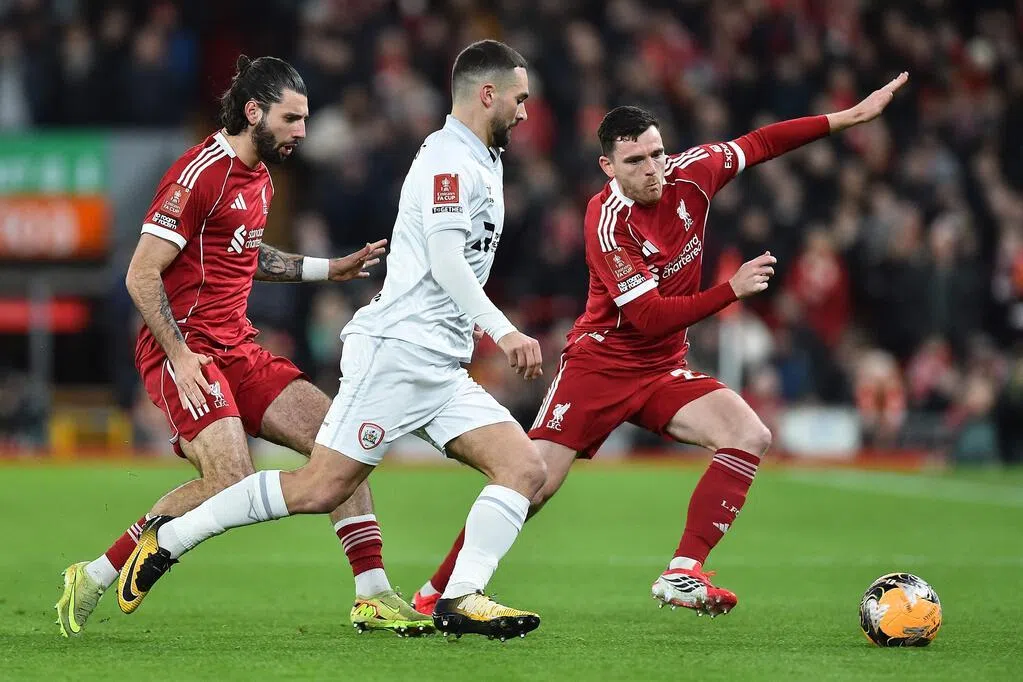 红军后卫罗伯逊批评队友索博斯莱“送礼”不可接受