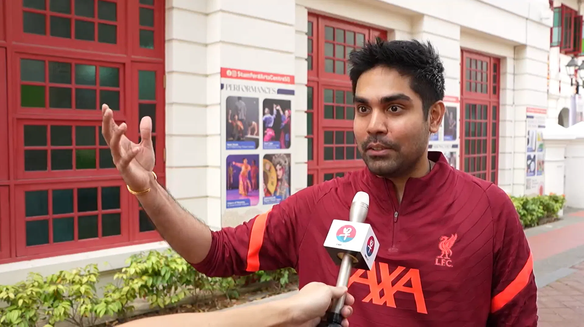 受访者杰林认为只有相互尊重，环保与信仰之间才能找到平衡点。（视频截图）