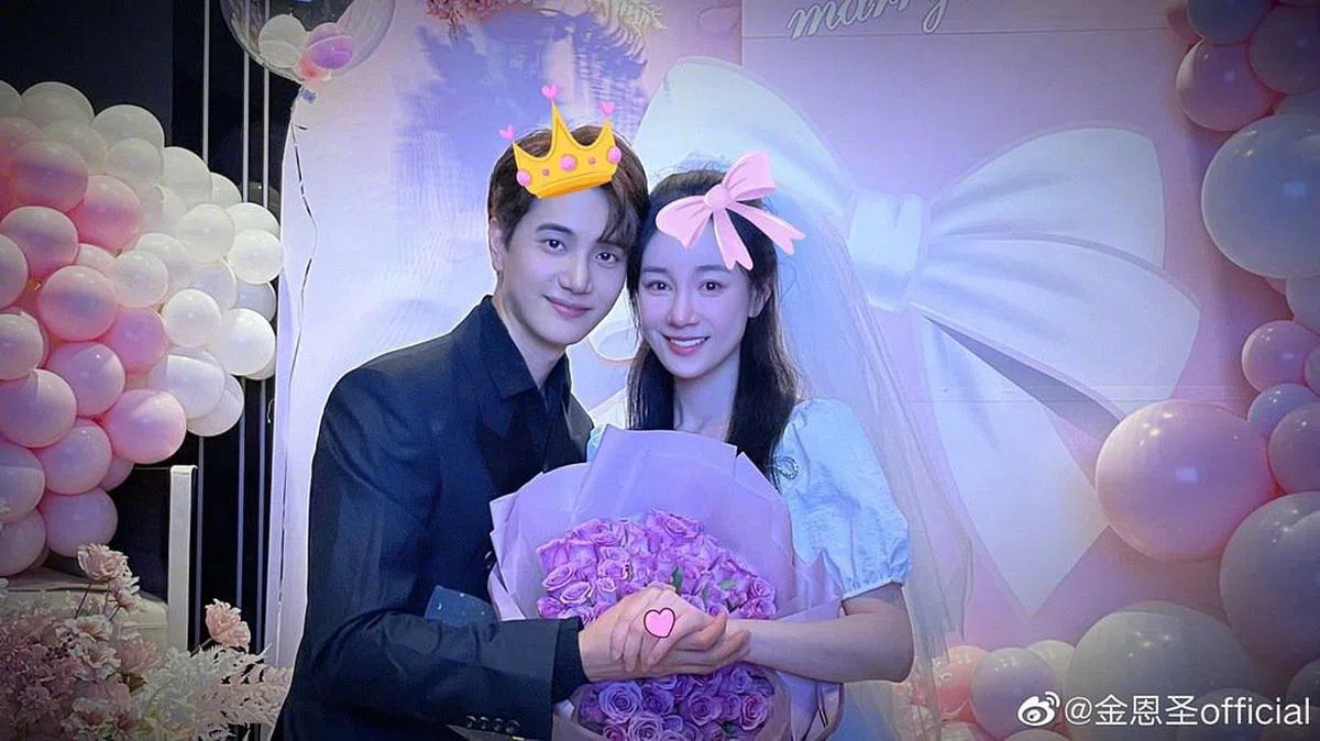 金恩圣（左）与张檬结婚了。（微博）