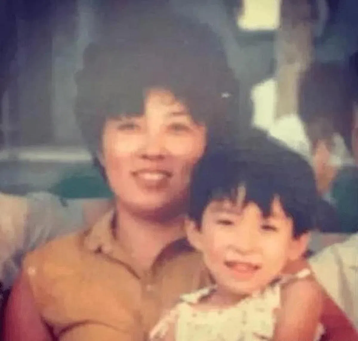 曲婉婷从小就享受母亲给她最好的生活。（互联网）