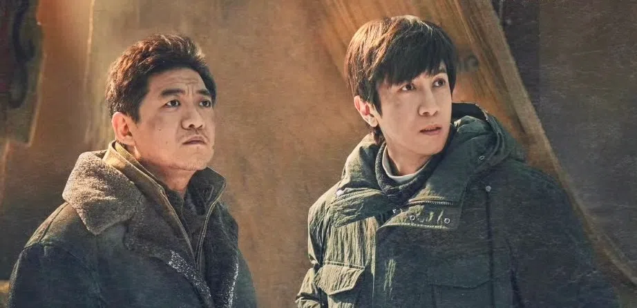 张鲁一（右）与陈明昊开启一场波谲云诡的冒险之旅。（取自剧集微博）