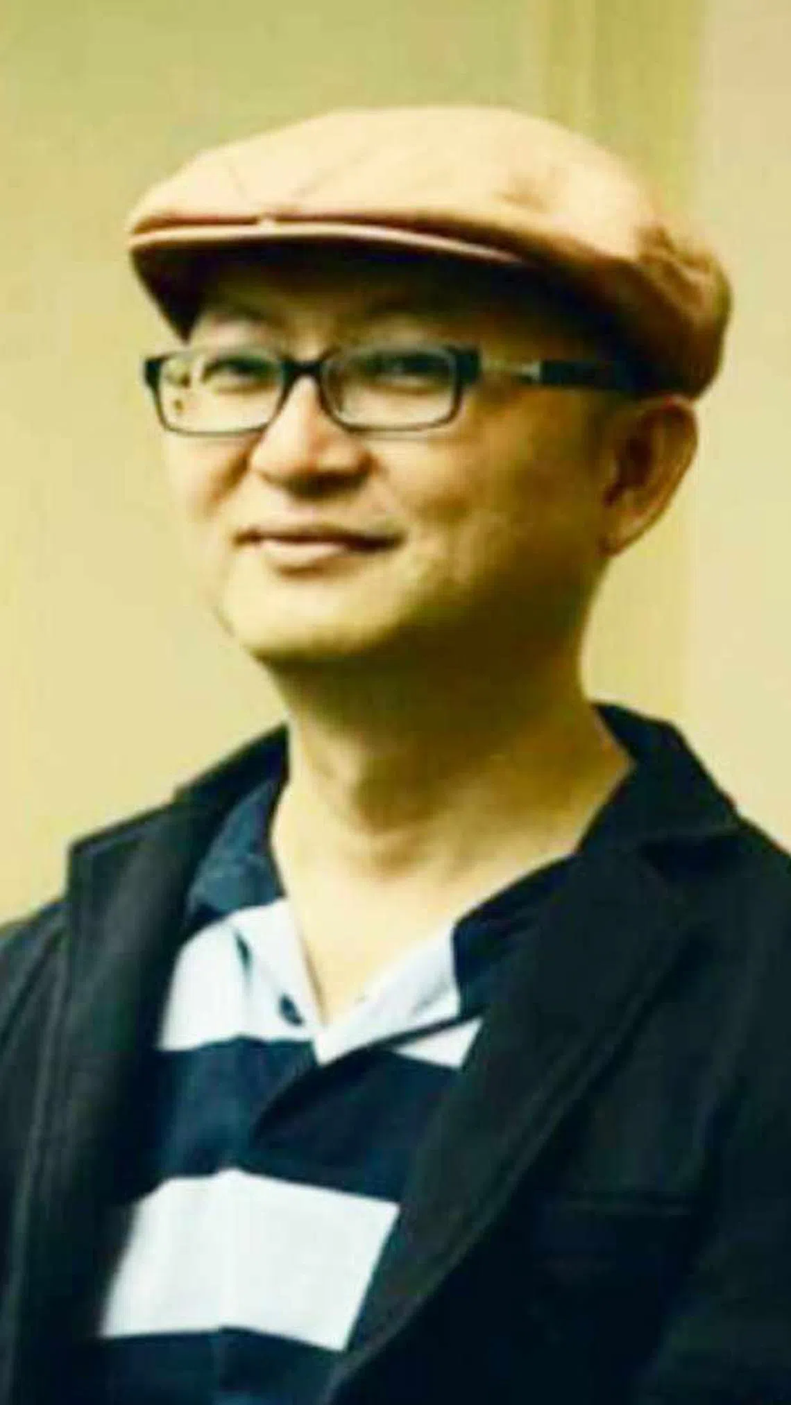 马华作家冼文光曾在新加坡生活，当过越堤族，著有小说集《柔佛海峡》。（冼文光提供）
