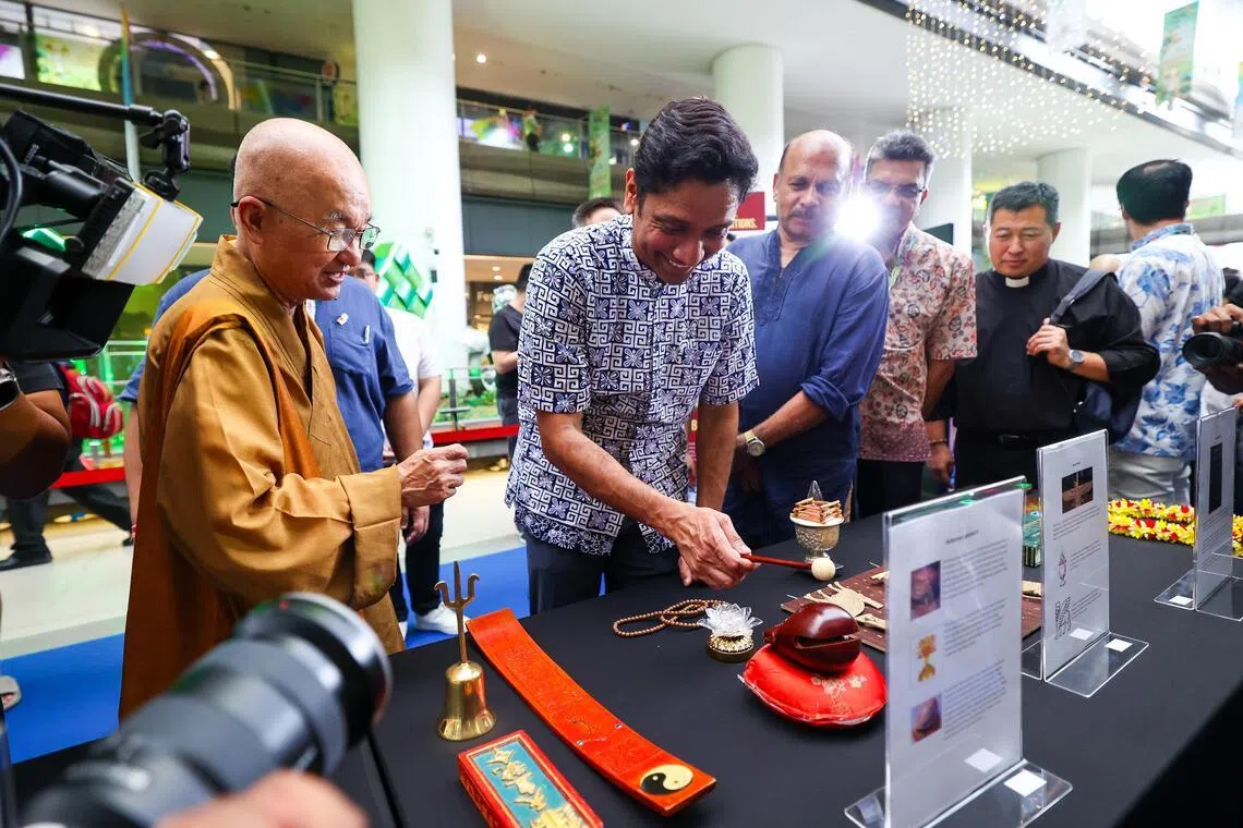 文化、社区及青年部兼人力部政务部长迪内希（左二）说，我国是全球宗教最多元的国家之一，没有任何一个宗教占绝对多数，各大宗教的信众分布相当平均。他认为这其实是一种优势，让我国保持多元、拥抱多元。这也是宗教联谊会成立的基础。（林明顺摄）