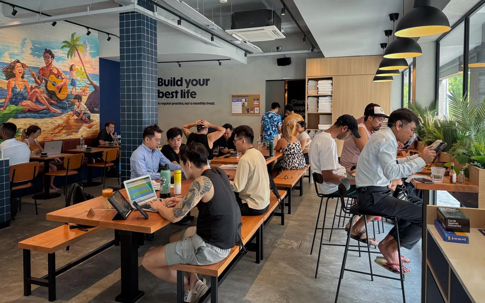 冰浴俱乐部在冰浴场地之外，设立办公聚餐空间，提供多元服务。（受访者提供）