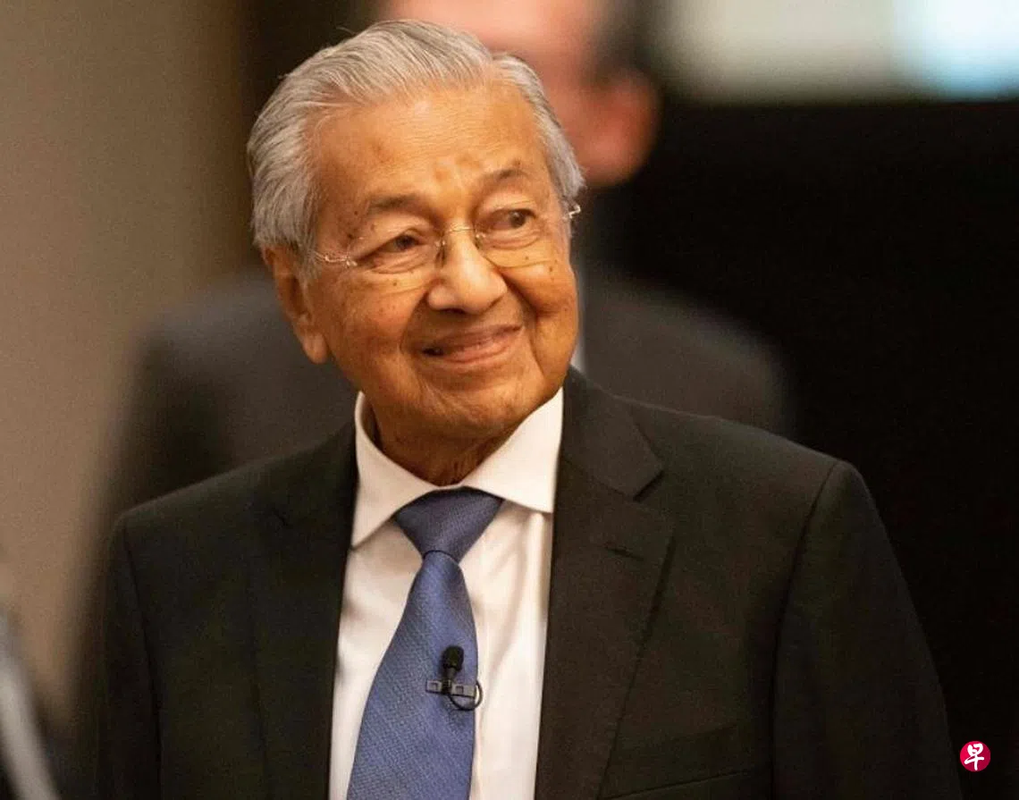 马国前首相马哈迪说，马来族原本拥有从克拉地峡到廖内群岛的土地，但如今一些土地已经丢失，包括将新加坡拱手让给“中国移民”。 （档案照片）