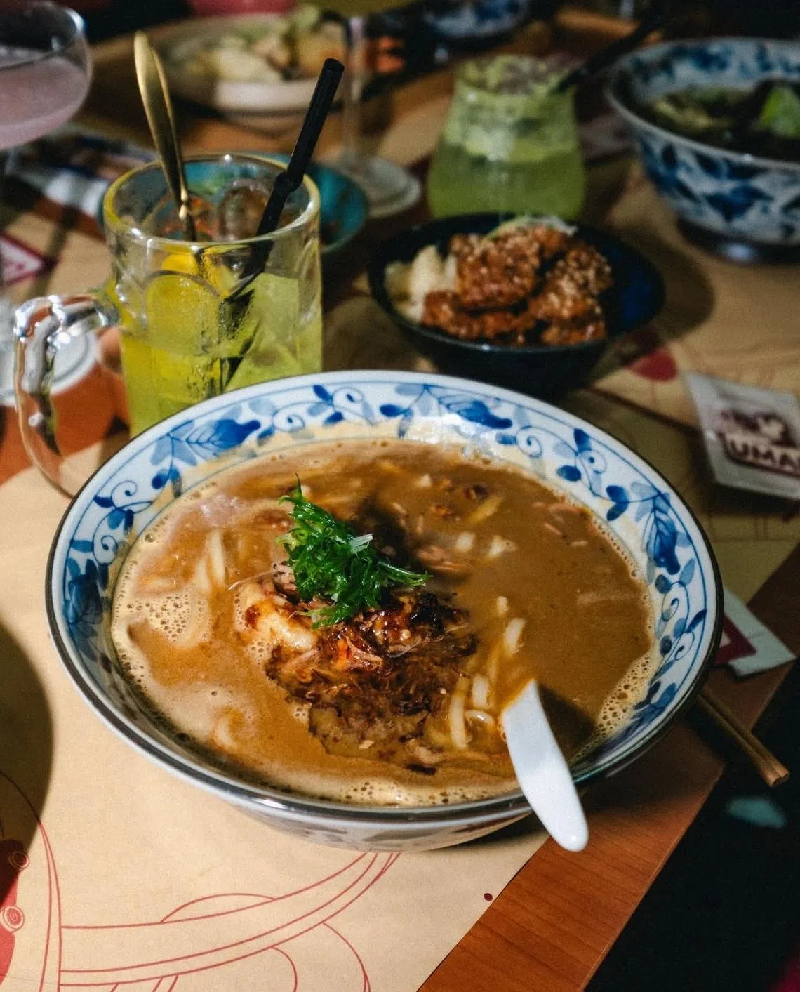 辣虾炉乌冬面，汤头浓郁鲜甜。（Umai Artisanal Udon Bar社媒）