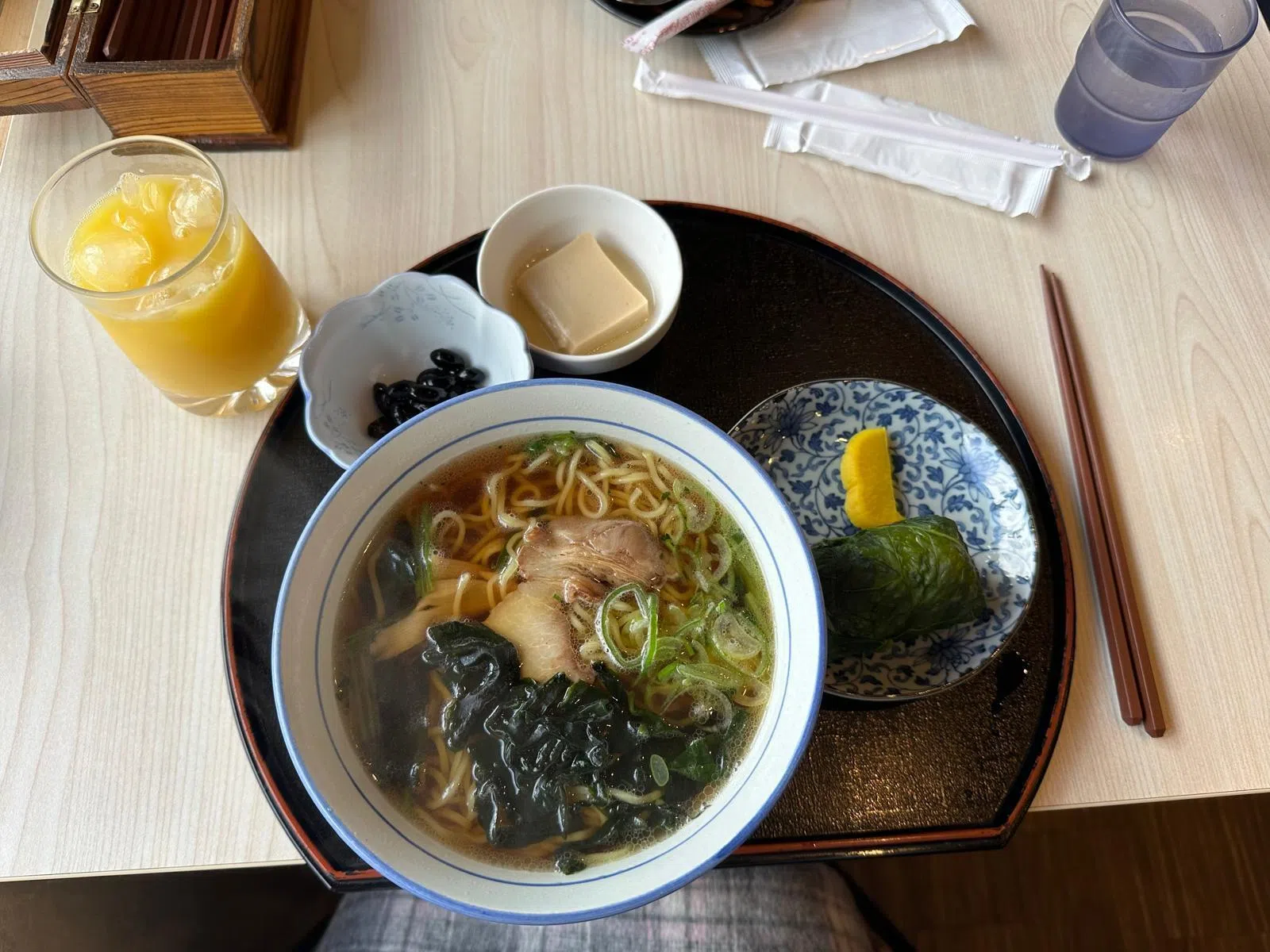 在外用餐时，俞美恩通常会选择汤类料理，但她不会把汤喝完。（受访者提供）